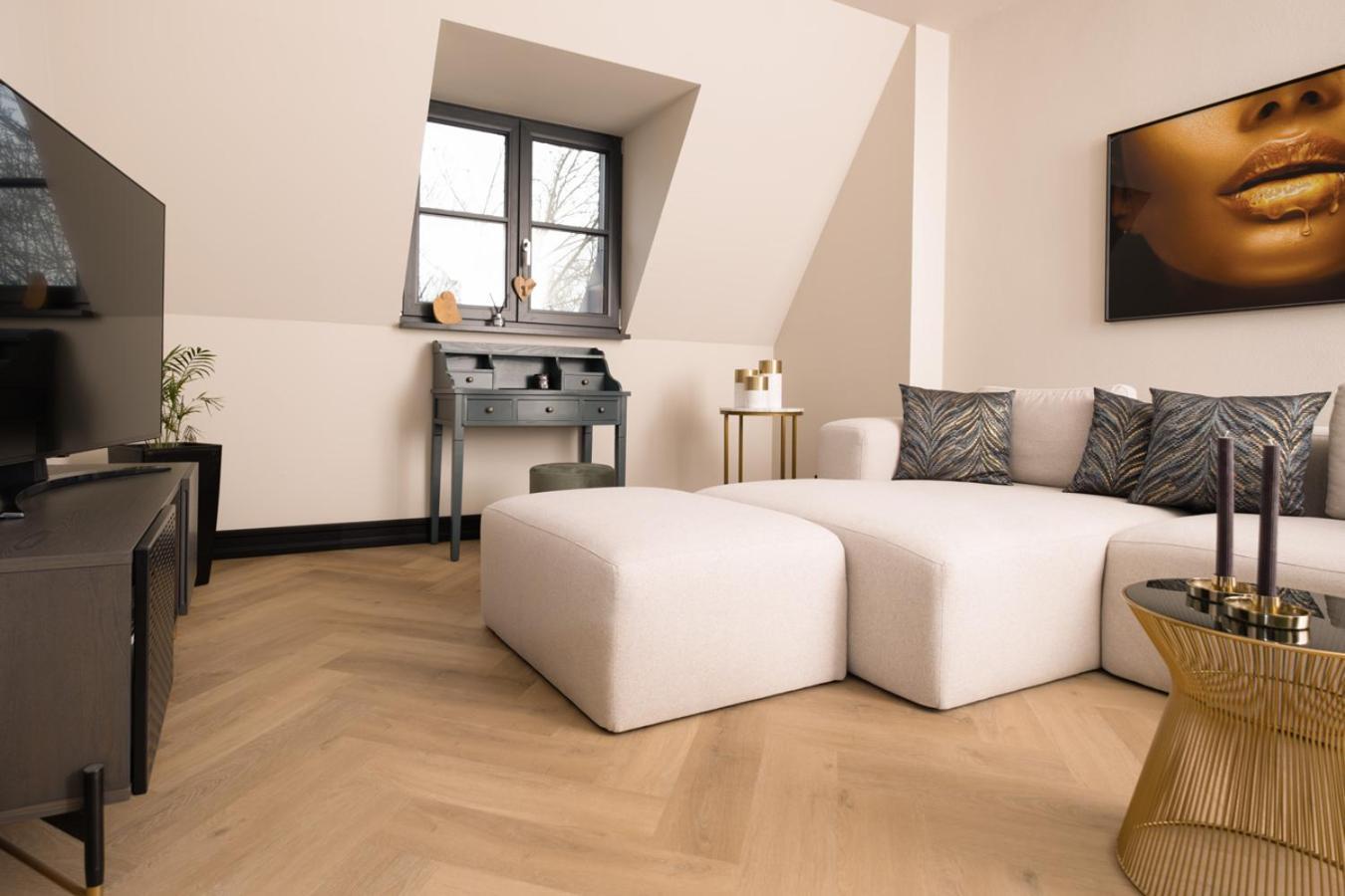 * Stadtvilla Plauen * * Aussergewoehnlich * 2 Zimmerwohnung * Zentrumsnah Ngoại thất bức ảnh